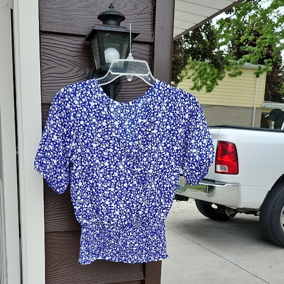 Ladies top Small - Picture 1 of 7